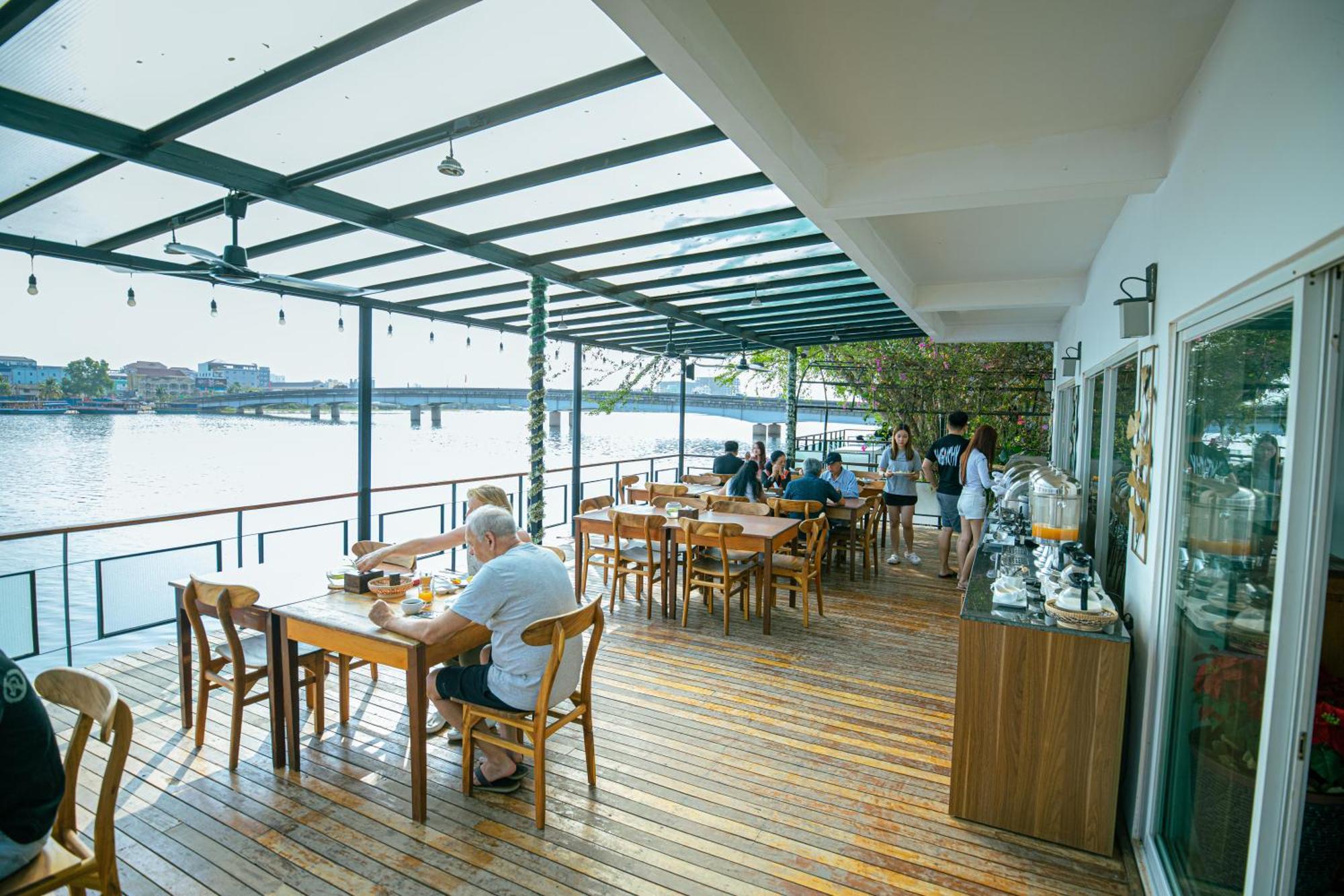 เดอะ บี รีสอร์ต Hotel กำปอต ภายนอก รูปภาพ